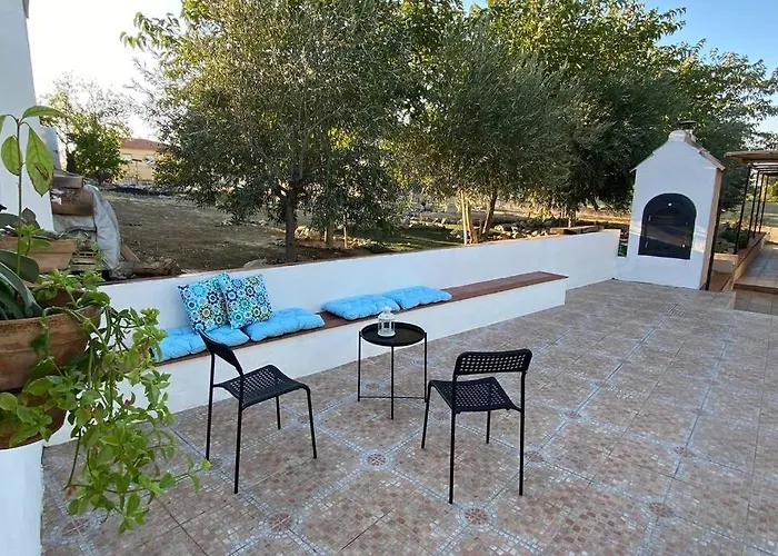 Magnífico chalet con piscina y exterior muy amplio